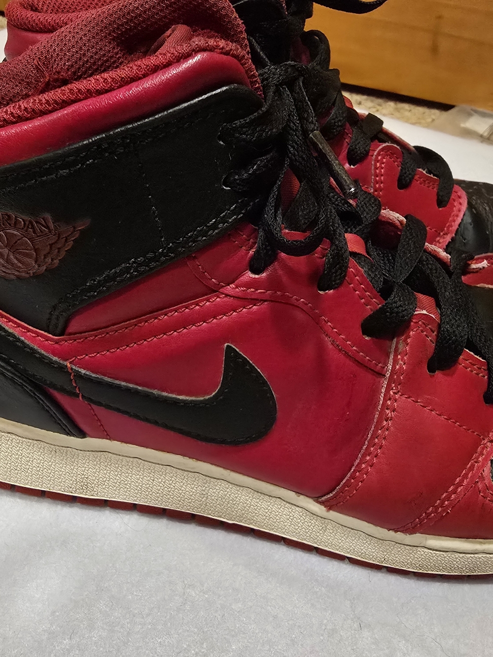 Nike Air Jordan 1 "Reverse Bred" Mid— Red & Black 7Y( 8.5 Woman)